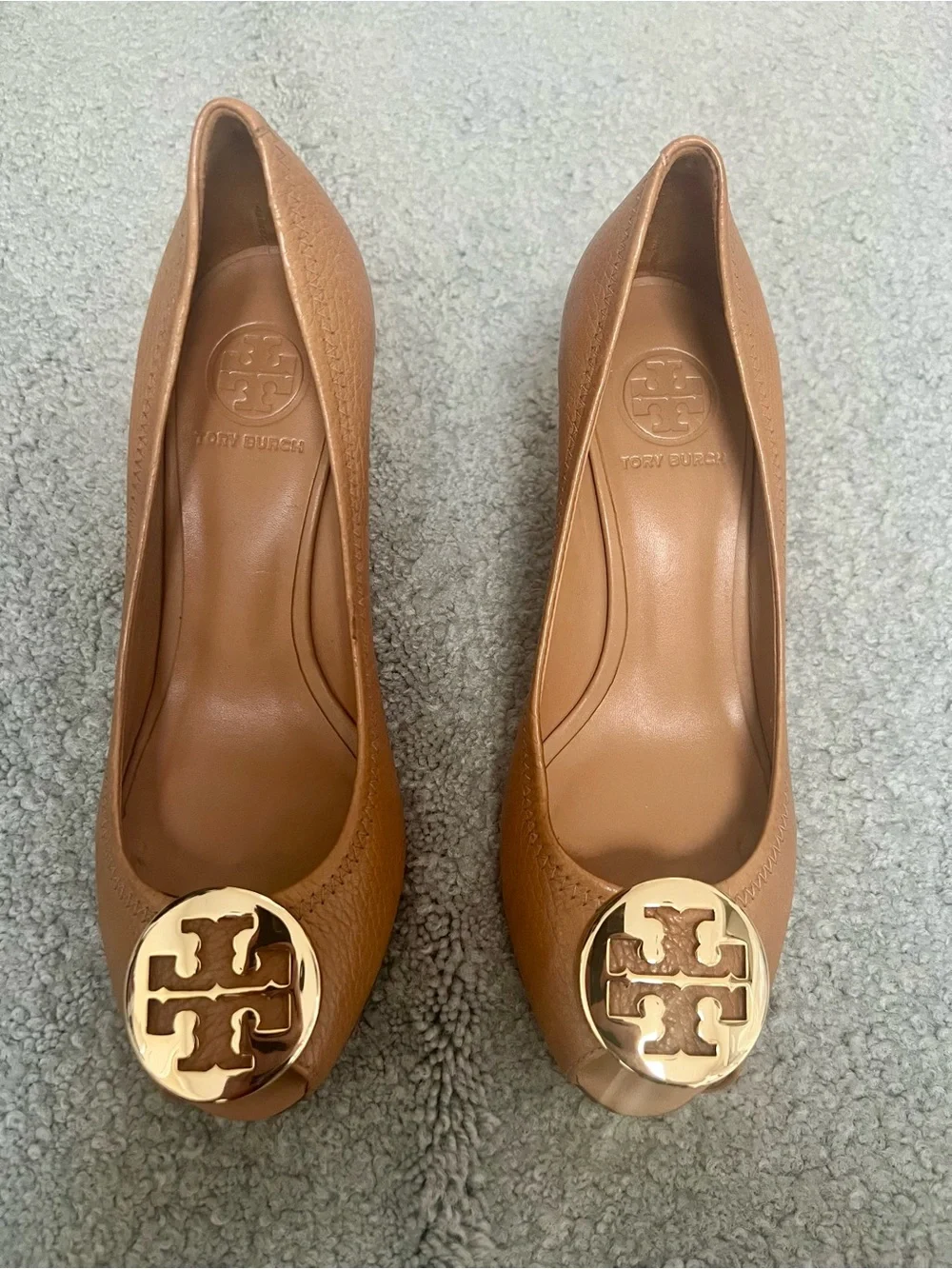 Tory Burch Sally Wedge - Tan Pebbled Leather Gold Logo Medallion- 8M